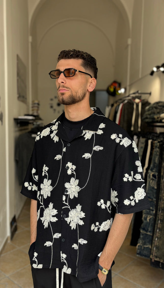 Camicia nera ricamata