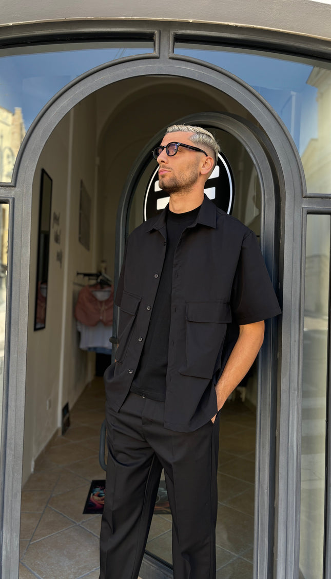 Camicia a maniche corte nera con tasconi