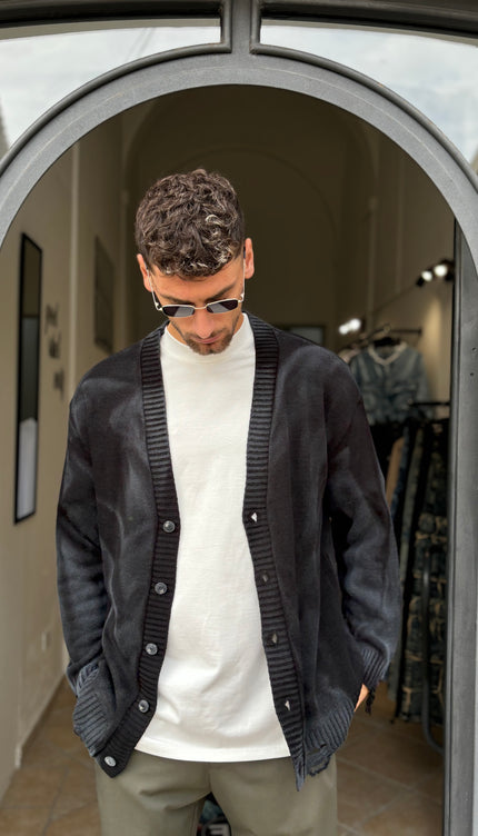 Cardigan slavato nero