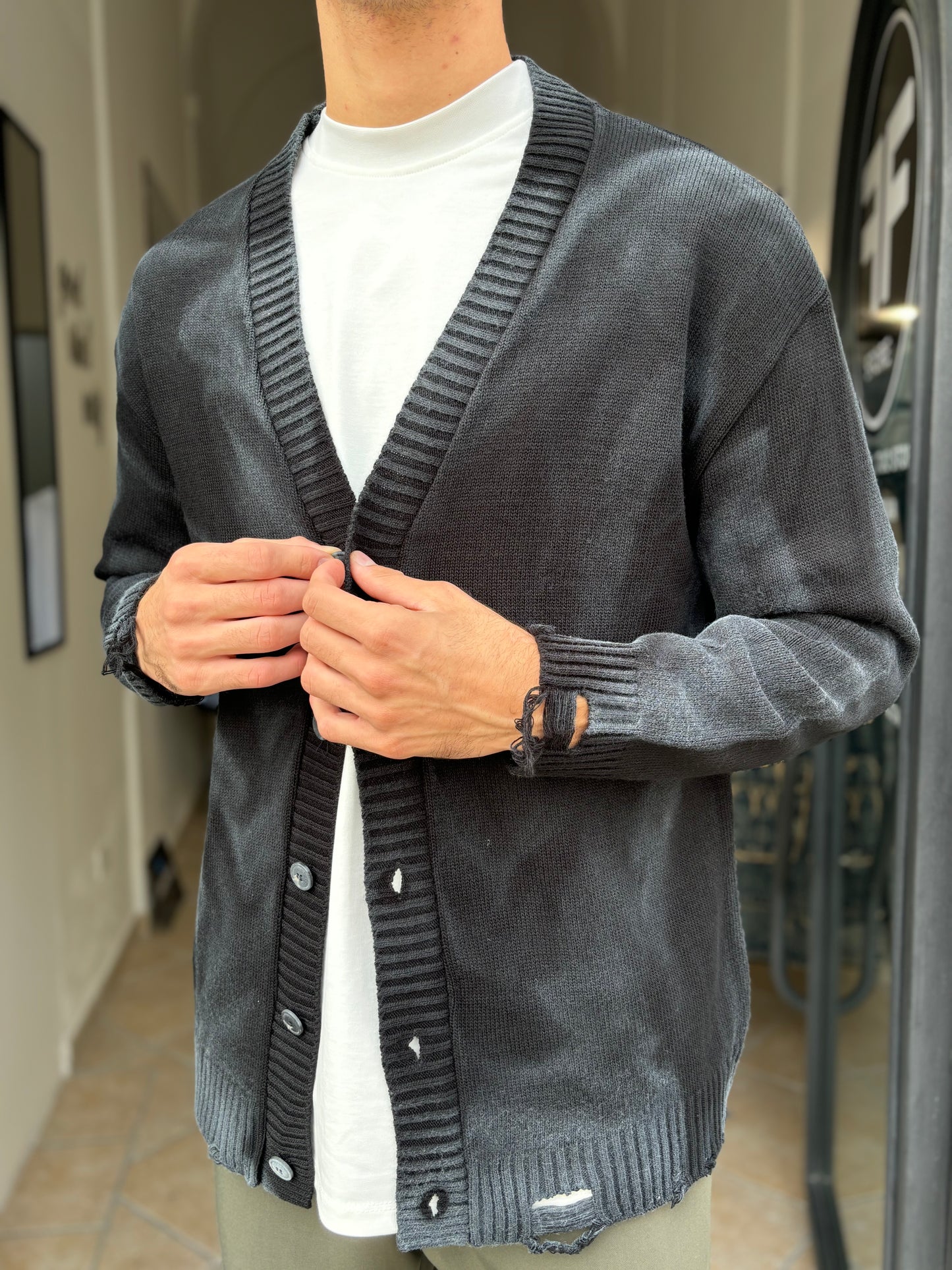 Cardigan slavato nero