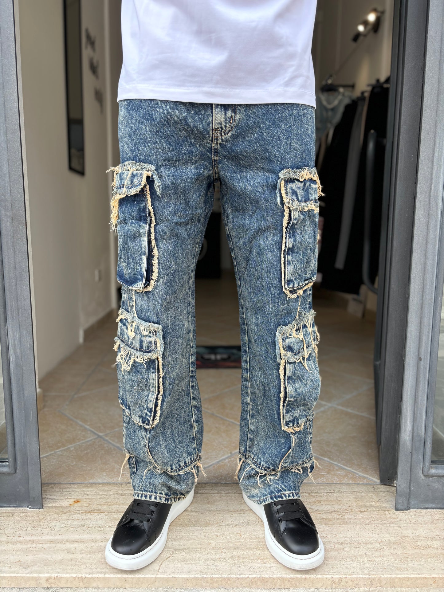 Pantalone jeans tasconi sfilacciato