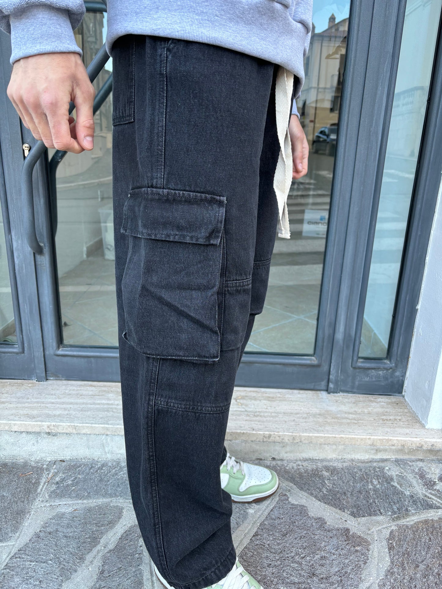 Pantalone jeans nero con tasconi