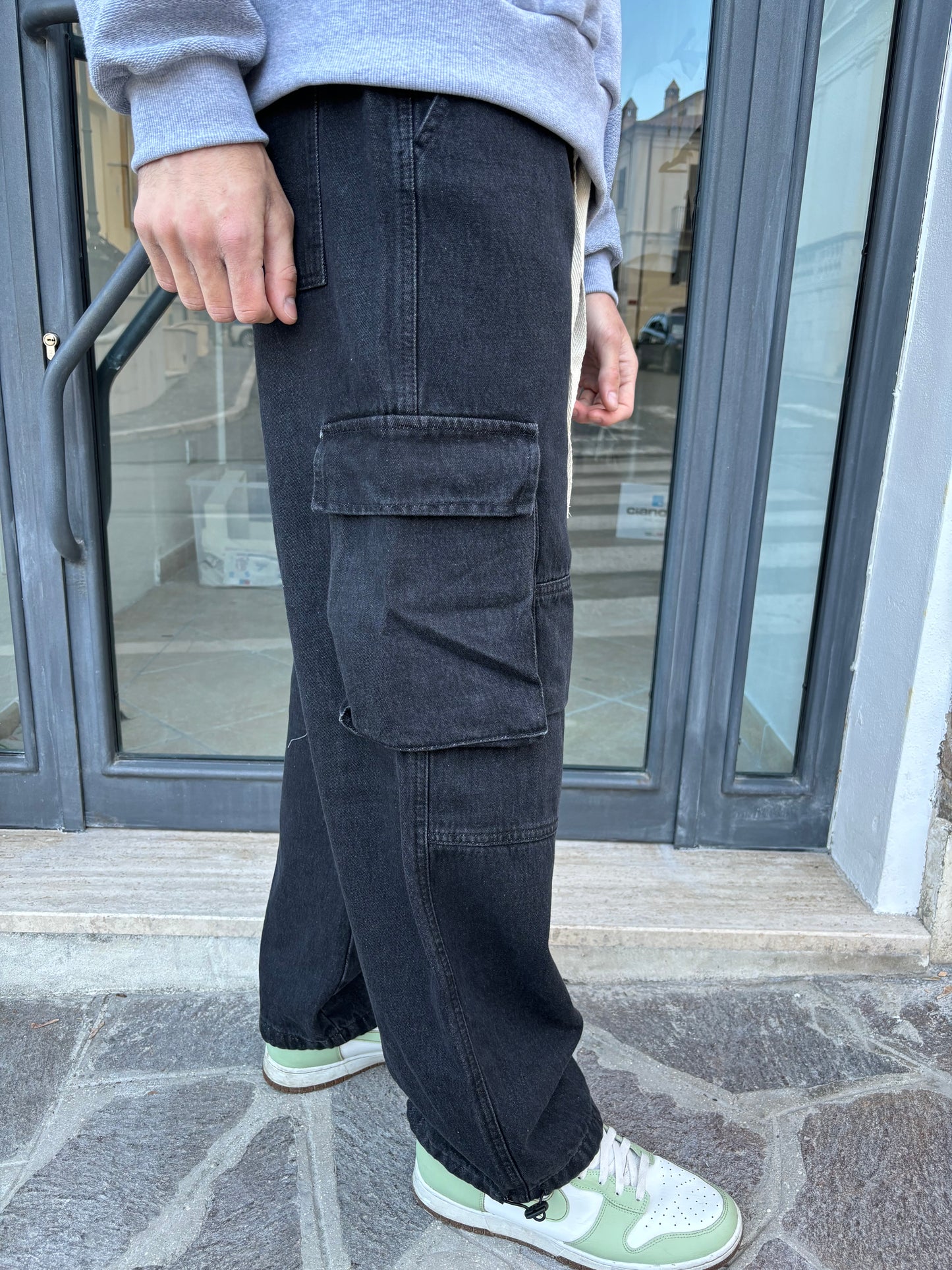 Pantalone jeans nero con tasconi