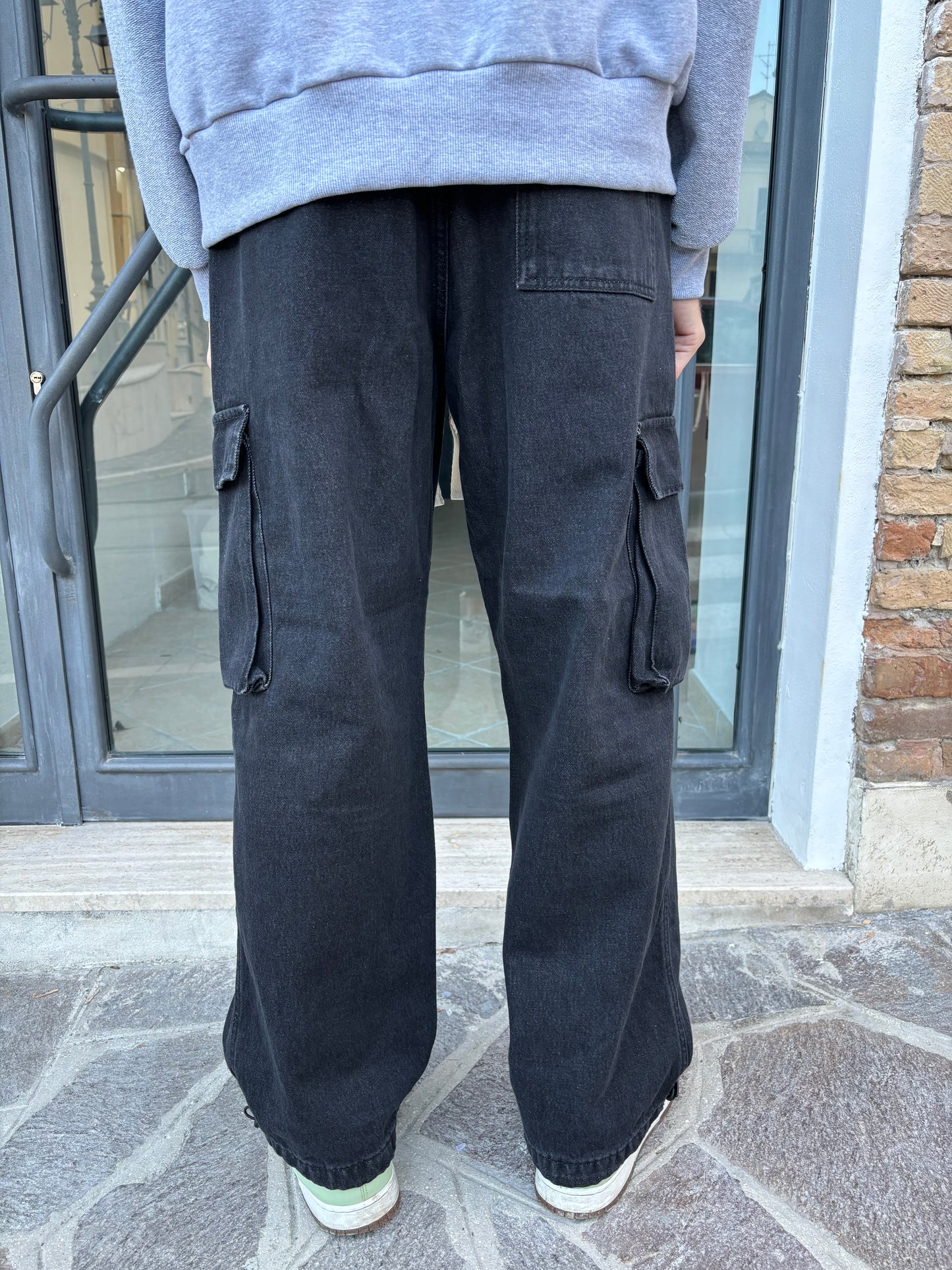 Pantalone jeans nero con tasconi